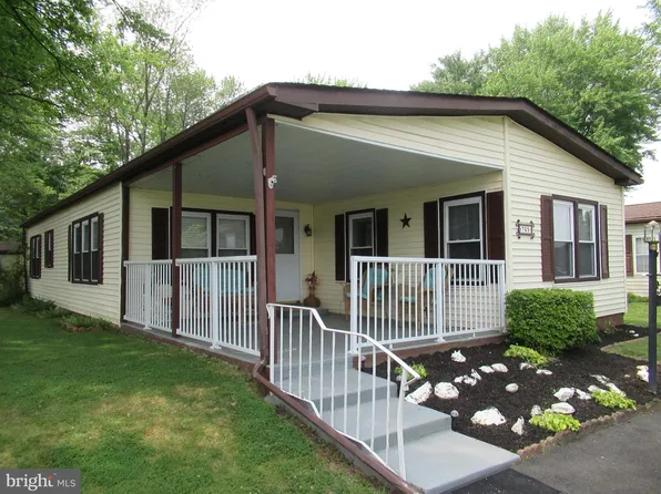 739 Dogwood Dr, North Wales, PA 19454