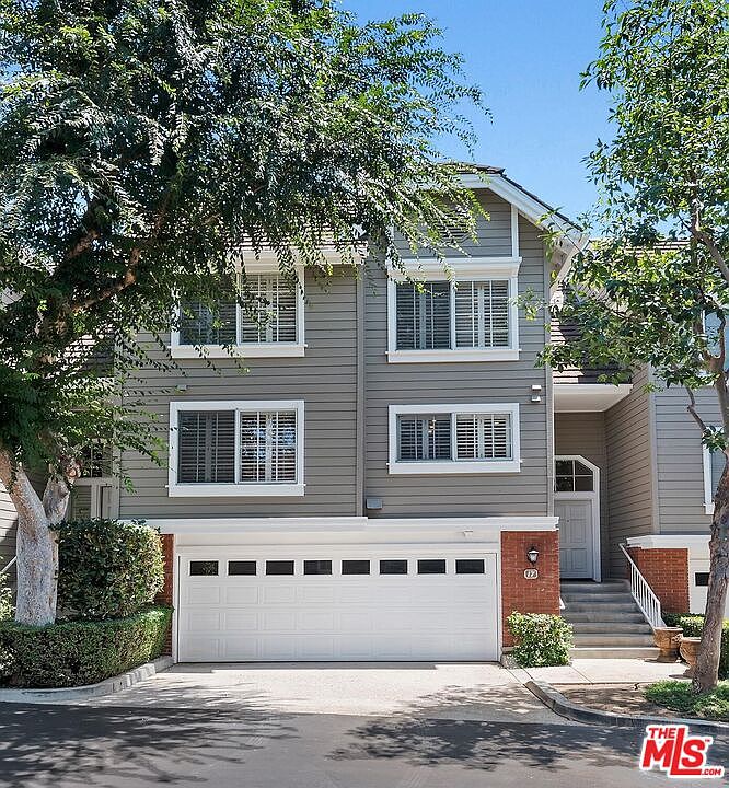 1st image of 20950 Oxnard St APT 17
