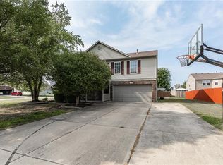 1525 Scarlet Oak Dr, Greenfield, IN