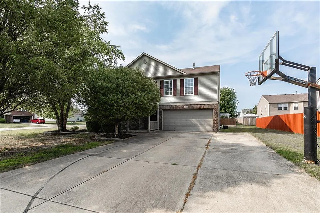 1525 Scarlet Oak Dr photo 1