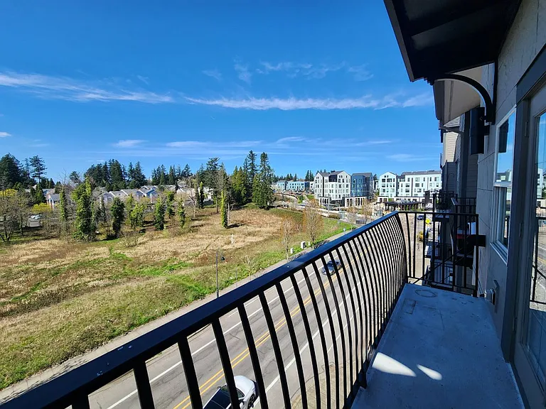 The Crossings at Gresham Station — Photo 61