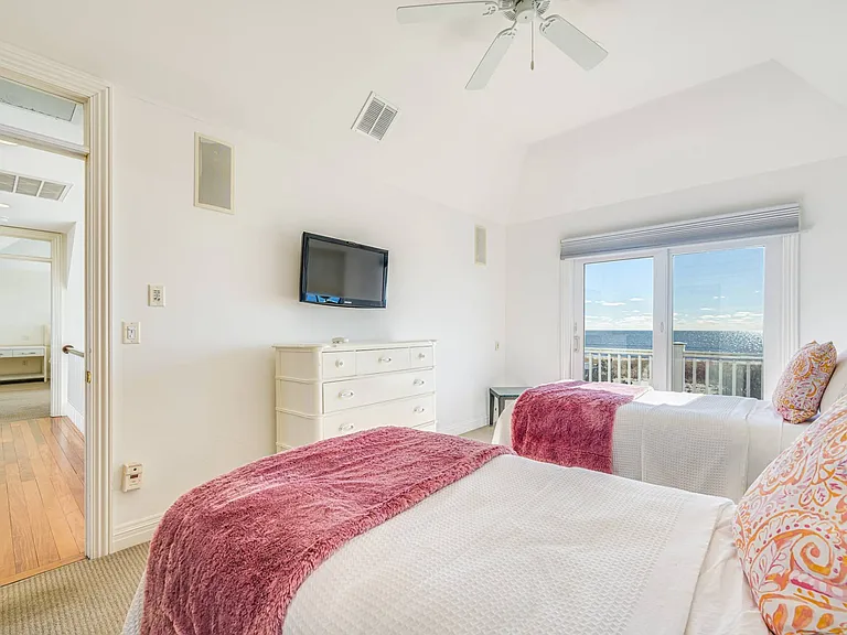 817 Dune Rd — Photo 24