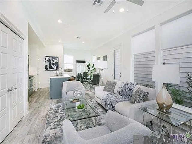 3 bed, 1559 sqft, $2,100 — Photo 4