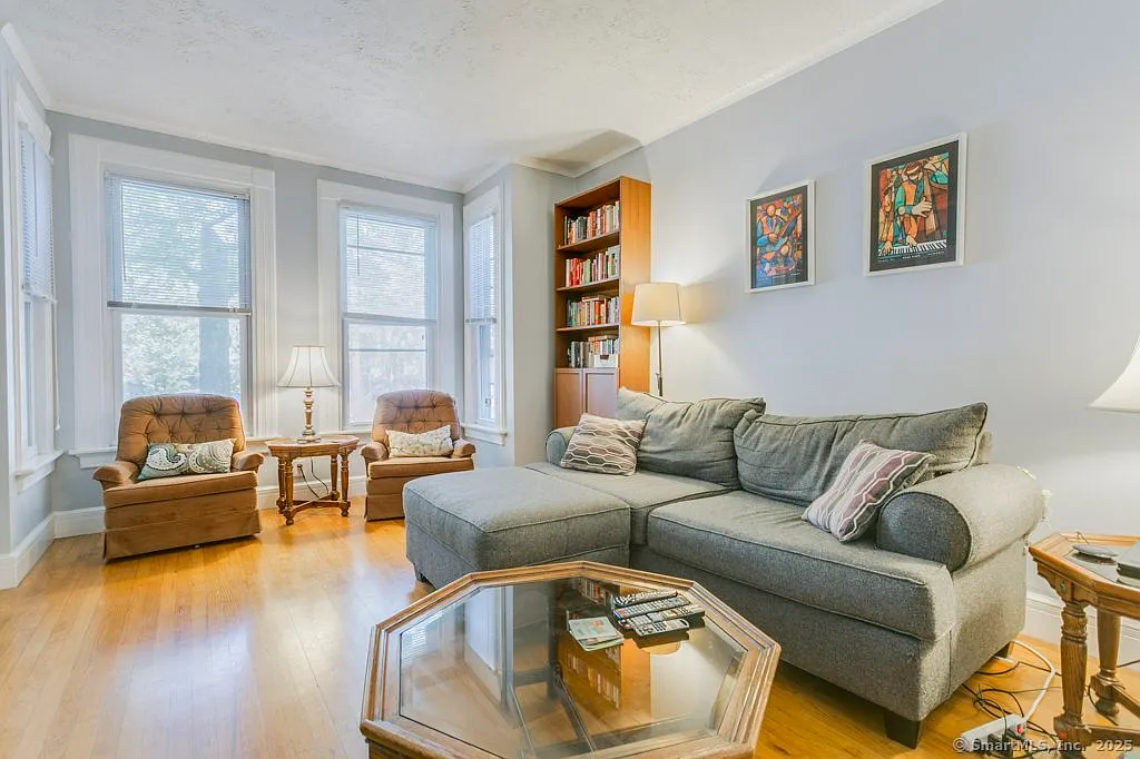 Building Photo - 28 Edwards St #1