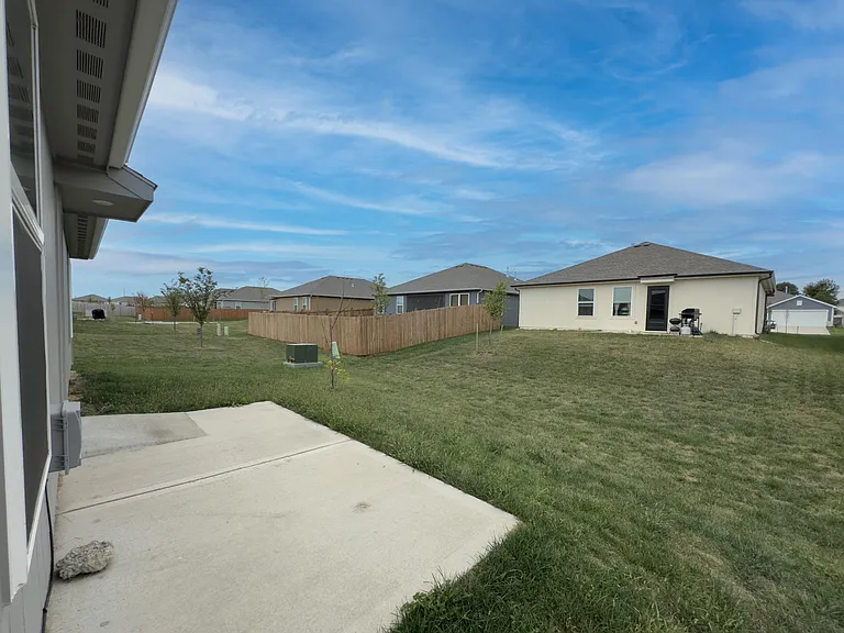 622 N Pecan St — Photo 24
