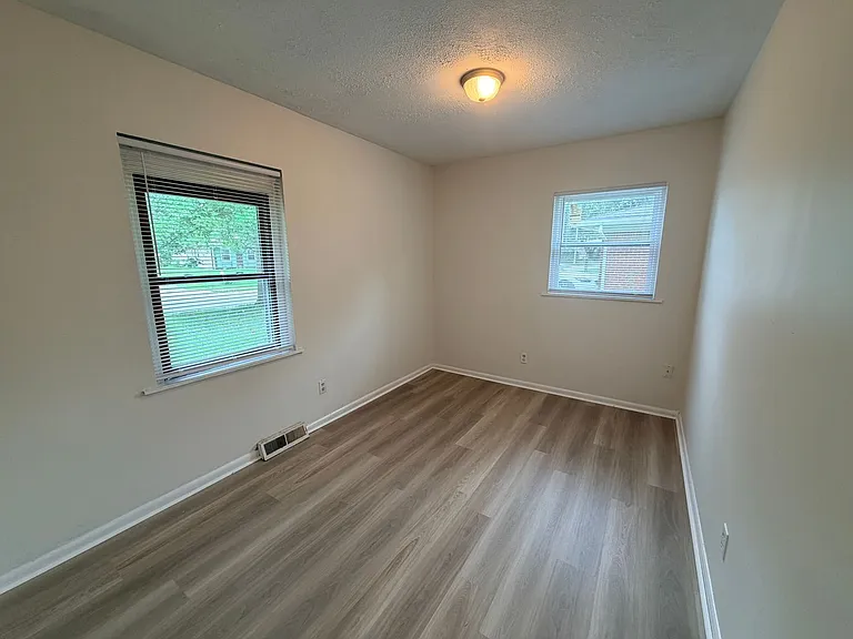 845 Middle Dr — Photo 13