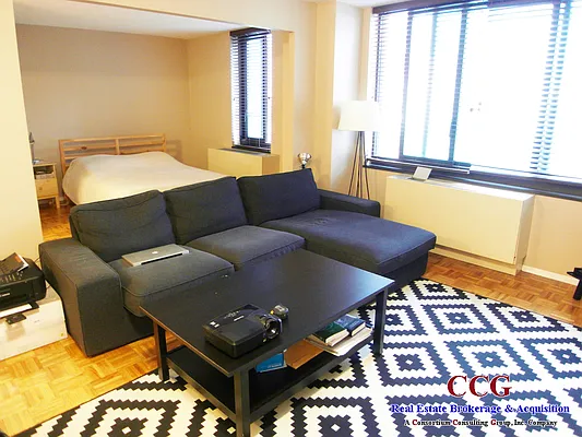 Rented by CCG Real Estate Brokerage | media 9