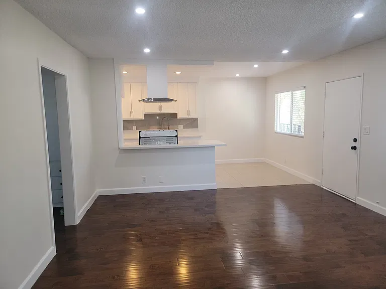 225 S Madison Ave #8 — Photo 8