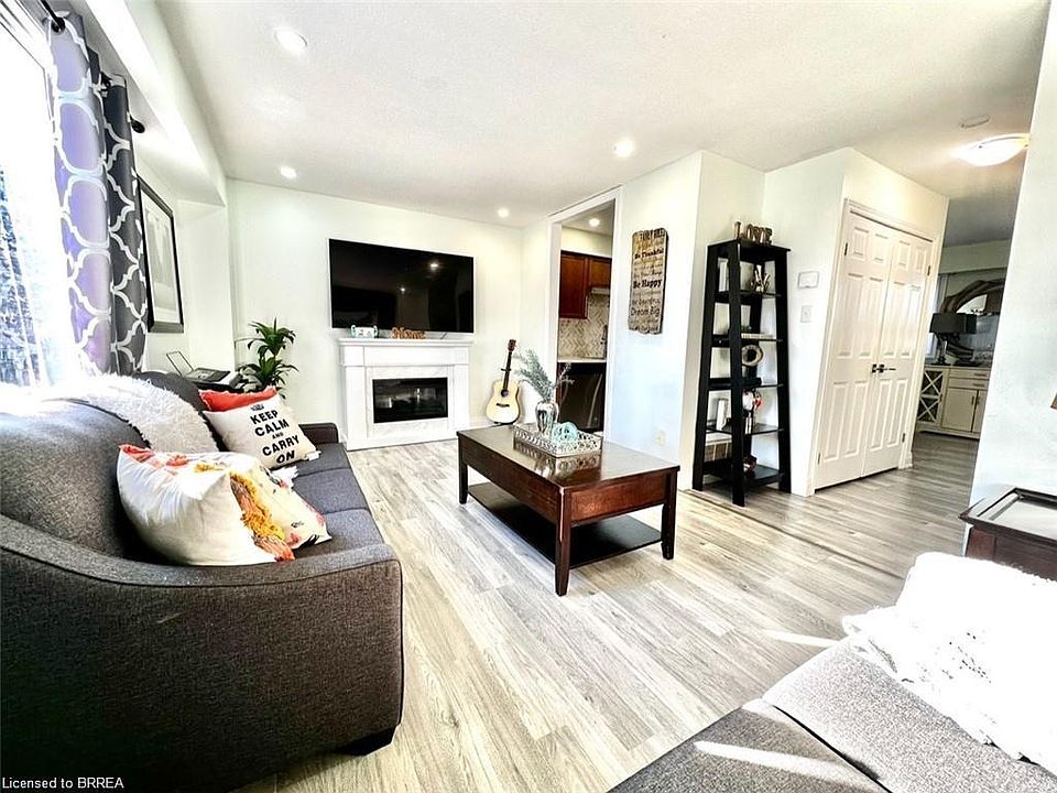 1st image of 379 Darling St #1