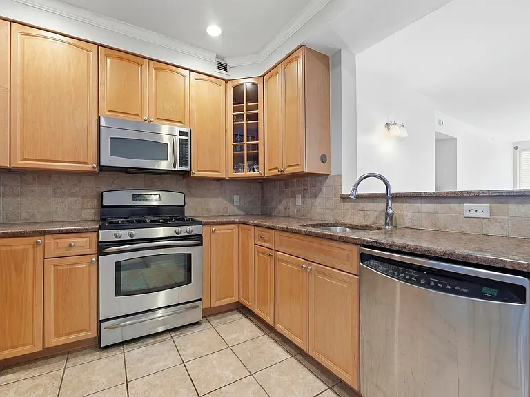 311 Washington St #9C — Photo 11