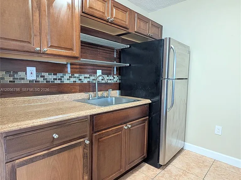 10765 SW 108th Ave #303 — Photo 7