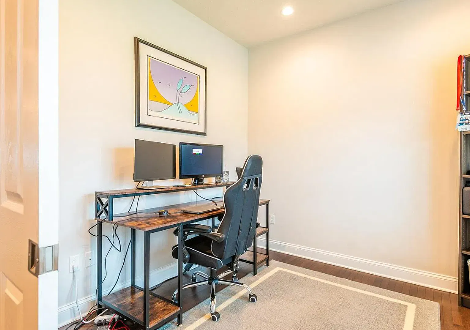3-Bedroom, 2.5 Bathroom Townhouse in Kingston Village — Photo 4