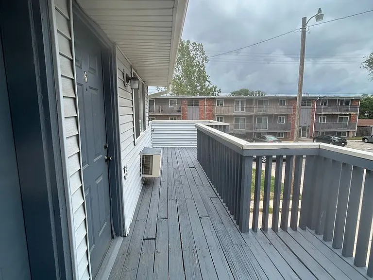 900 E 11th Ave — Photo 2