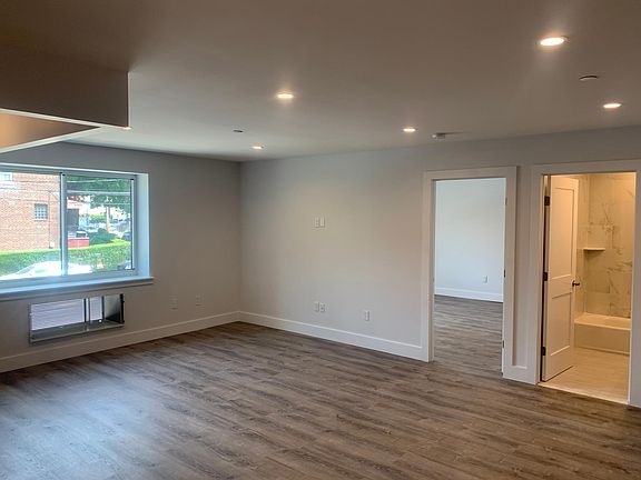 2nd image of 1362 Arnow Ave