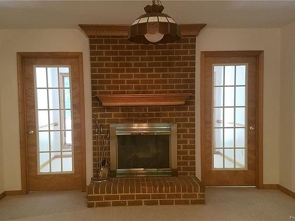5th image of 104 Edgewood Ln