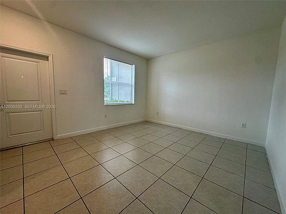5th image of 2737 SE 17th St