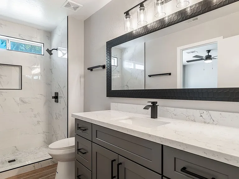 2883 E Oakland Ct — Photo 17
