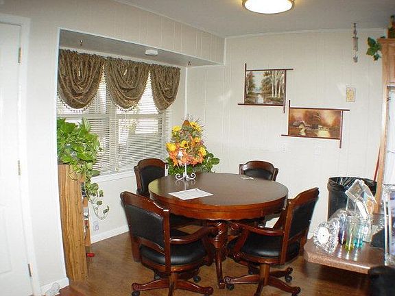 4th image of 2701 Sandalwood Ln