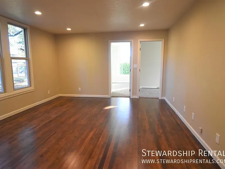 893 W 5th Ave #2 — Photo 2