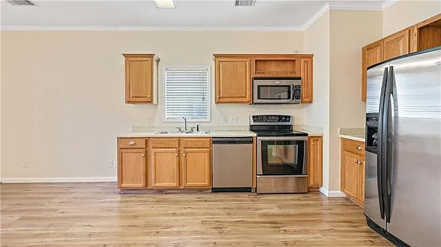 3 bed, 2.0 bath, 1040 sqft, $1,600 — Photo 3