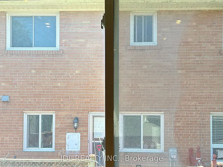 23 Pineway Blvd #MAIN FLOOR — Photo 17