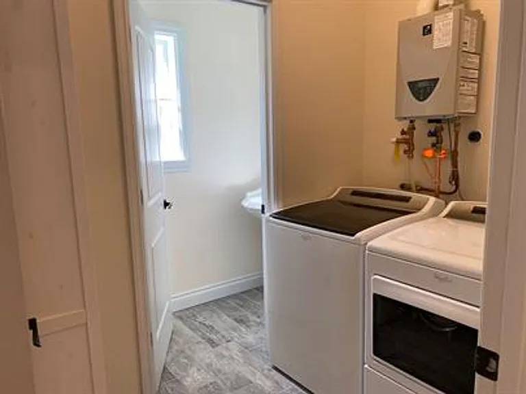 731 N Bay Ave SE — Photo 16