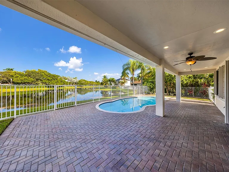 1538 Tamarind Ct — Photo 29