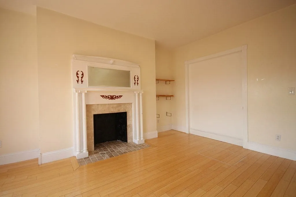 5 bed, 1500 sqft, $4,995 — Photo 2