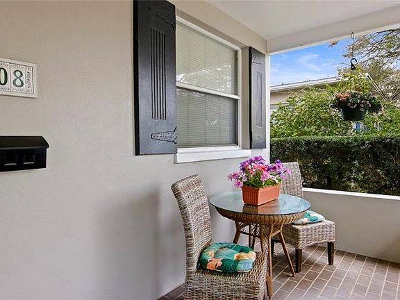 5th image of 408 36th Ave NE
