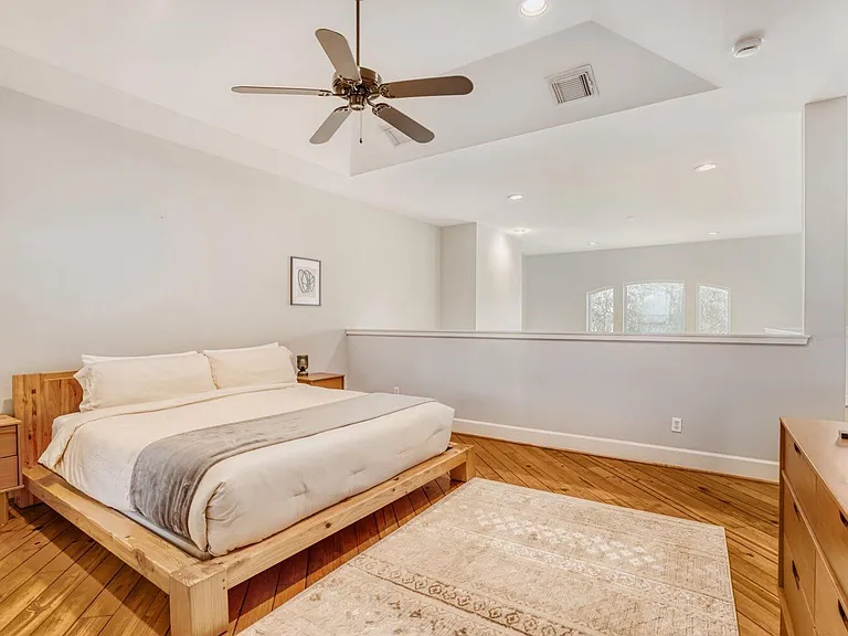903 Hartman St — Photo 2