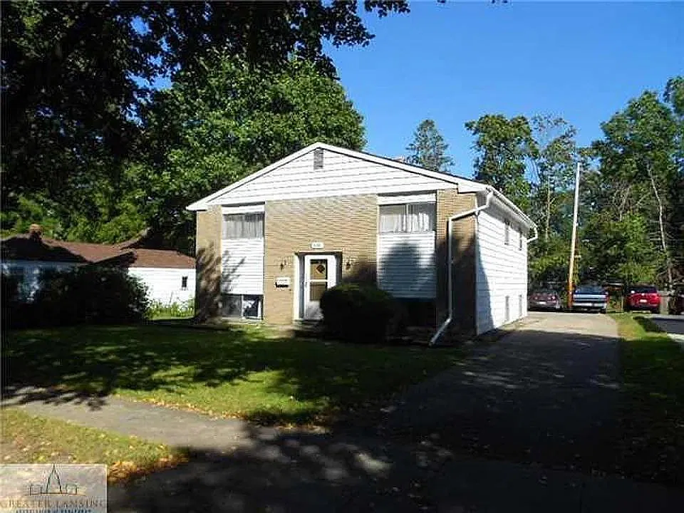 5 bed, 2176 sqft, $4,250 — Photo 1
