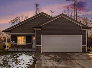 26132 Lake Terrace Cir, Elkhart, IN 46514