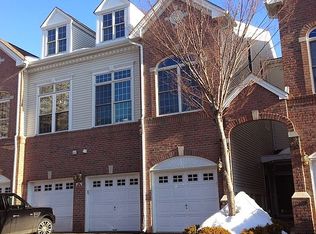 101 Abbie Ct, West New York, NJ 07093
