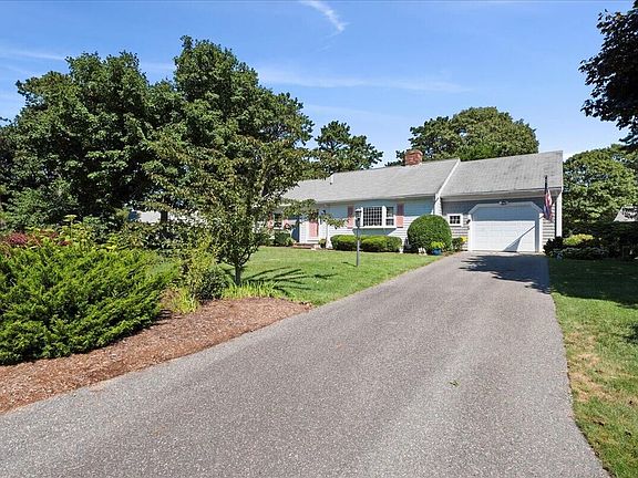 3rd image of 8 Barkley St