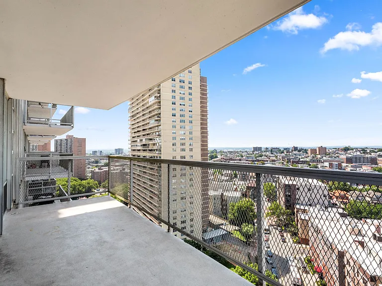 6050 Boulevard East #19C — Photo 23