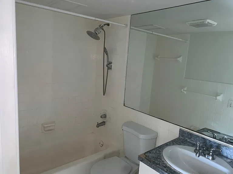 2624 NE 32nd St #104 — Photo 15