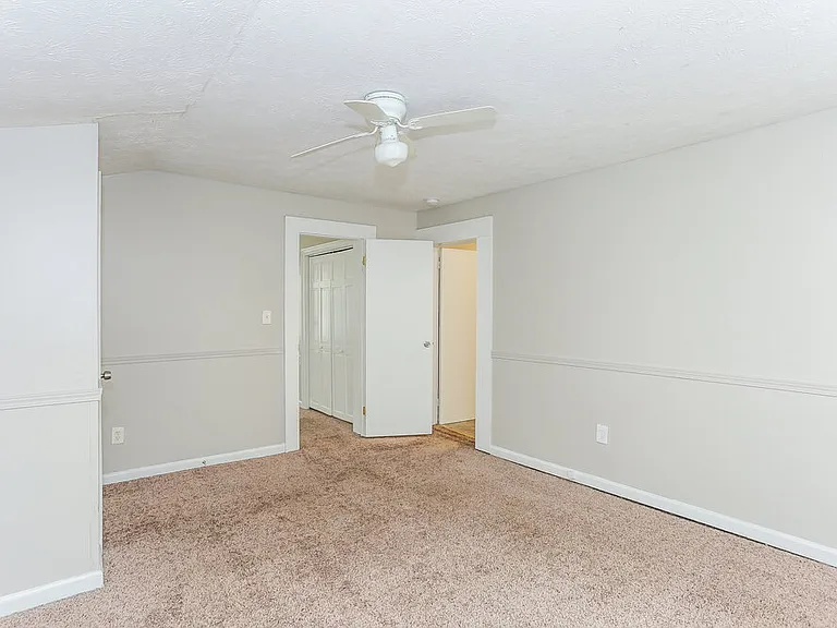 6129 Sorrell St NE — Photo 11