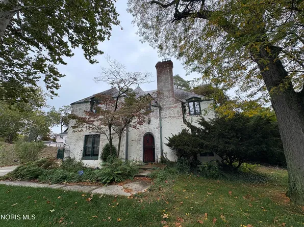 617 Valley Dr, Maumee, OH 43537