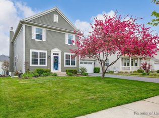 247 Valley View Dr, St Charles, IL 60175