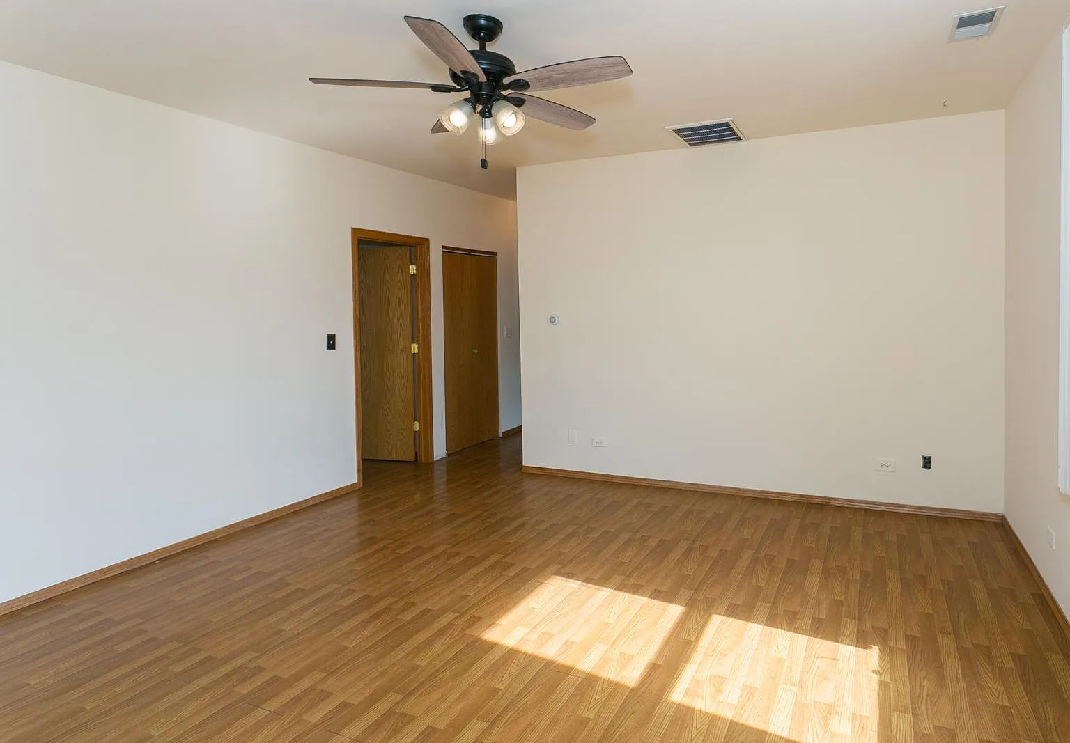 2 bed, 900 sqft, $1,750 — Photo 4