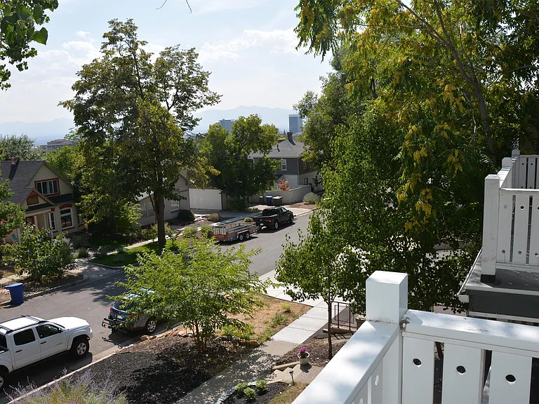 681 E 5th Ave — Photo 3
