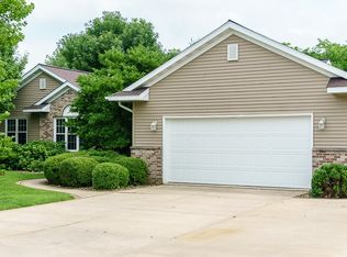 423 E Ave W, Walford, IA 52351