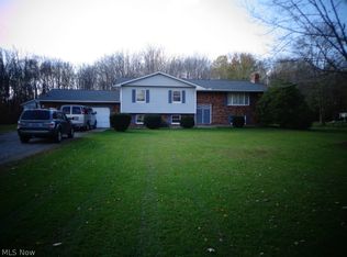 925 Gillmer Rd, Leavittsburg, OH 44430