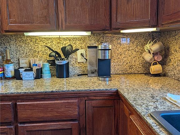 5th image of 5975 Glenway Dr #A