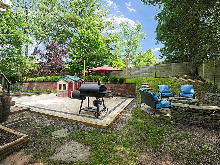 1911 Paul Spring Pkwy — Photo 7