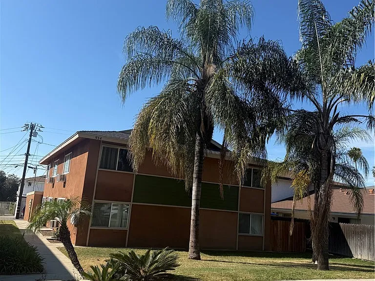 914 W Pine St — Photo 2