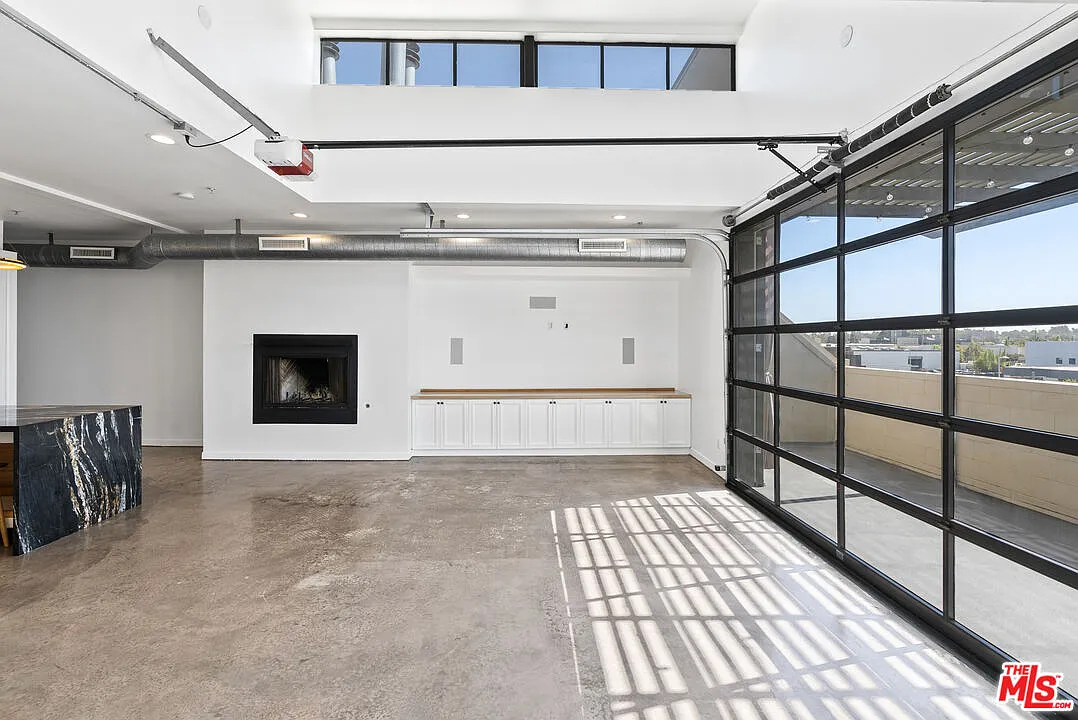 1 bed, 2.0 bath, 1380 sqft, $6,000 — Photo 1