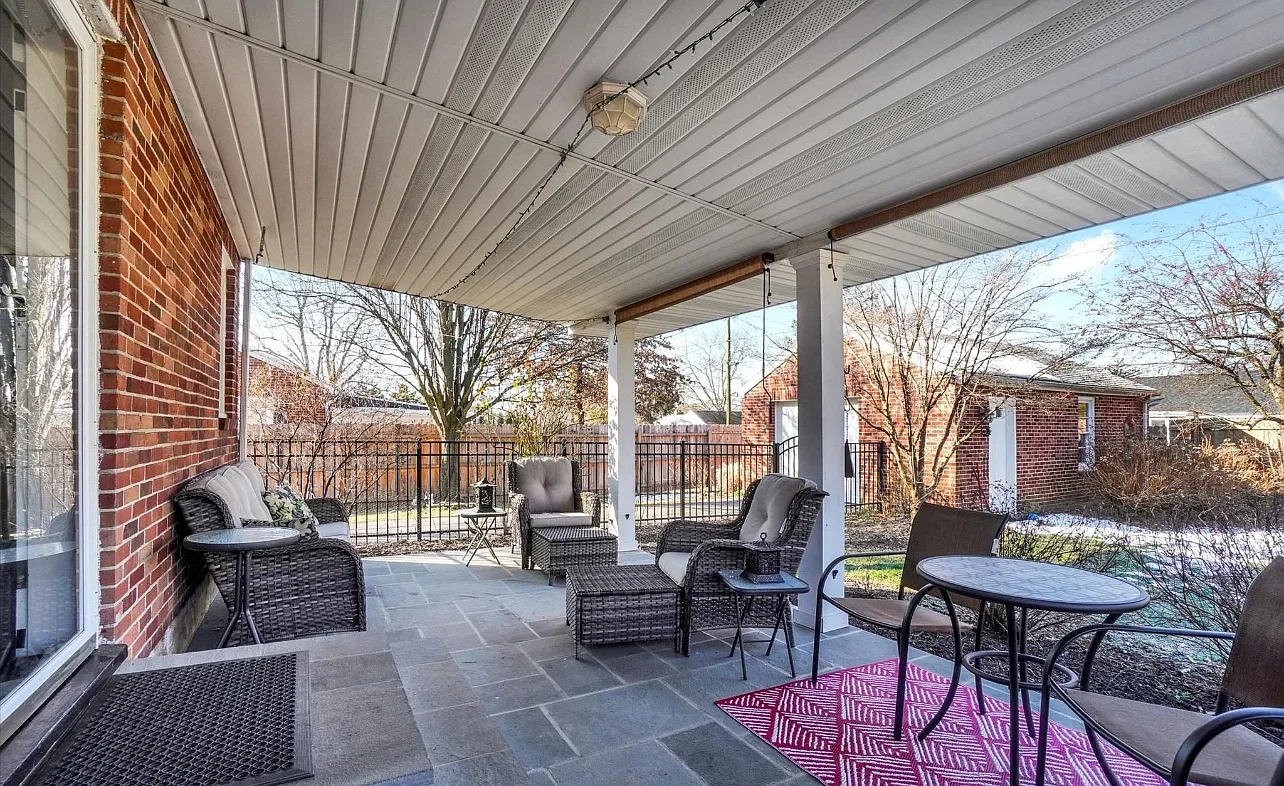 3 bed, 1276 sqft, $2,200 — Photo 4