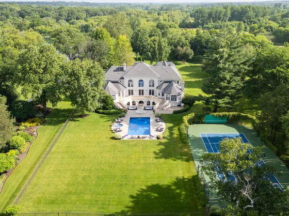 5N113 Burr Rd, Saint Charles, IL 60175