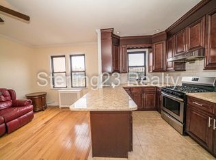 32-28 32nd St #2R, Astoria, NY 11106